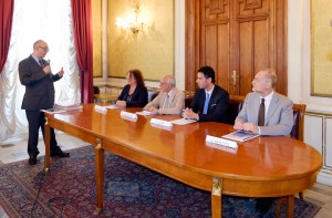 Il Dott. Domenico Cuccio, Presidente Onorario dell'UPPI di Reggio Calabria, durante la conferenza stampa del 5 maggio 2015.